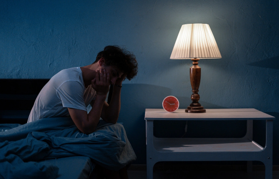 Yuxusuzluqla mübarizədə hansı əsas səhvləri buraxırıq? - Həkimdən açıqlama