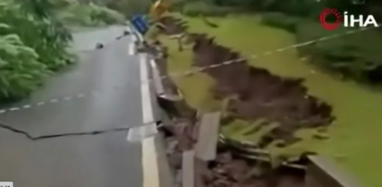 Çində yollarda çat yarandı: 3000-dən çox insan təxliyə edildi