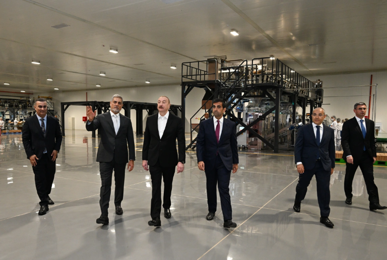 İlham Əliyev Bakıda yeni zavodun açılışında iştirak edib