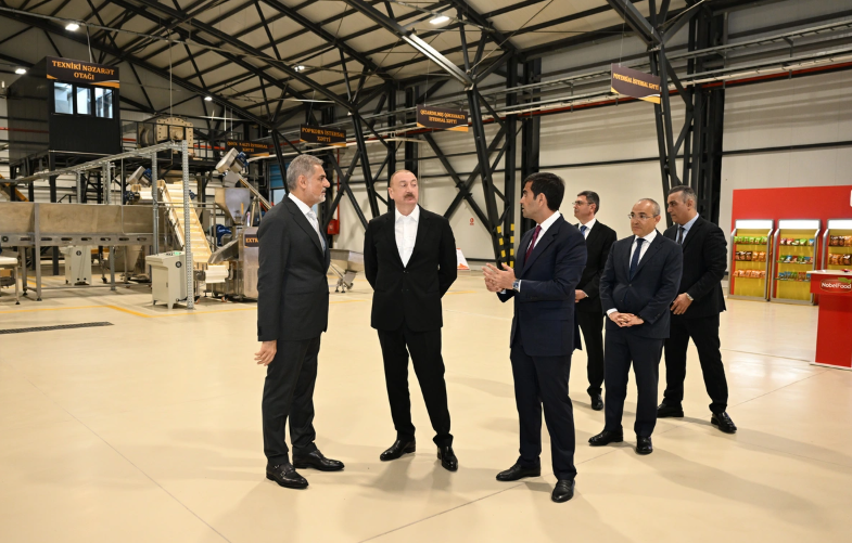 İlham Əliyev Bakıda yeni zavodun açılışında iştirak edib