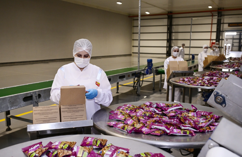 İlham Əliyev Bakıda yeni zavodun açılışında iştirak edib