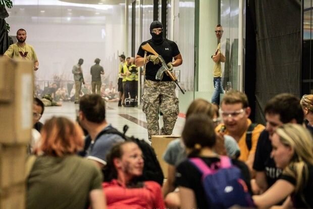 Astanada bank filialında insanları girov götürən şəxs saxlanılıb - VİDEO