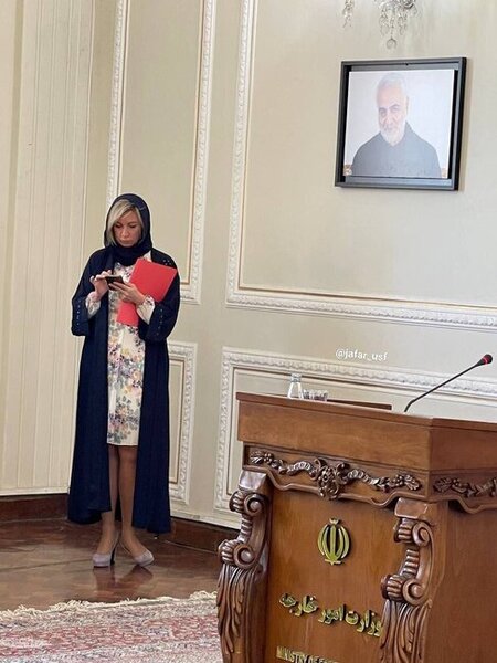 Zaxarovanın İrandakı bu fotosu maraqla qarşılandı