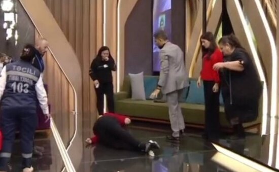 Zaurun verilişində huşunu itirdi - VİDEO