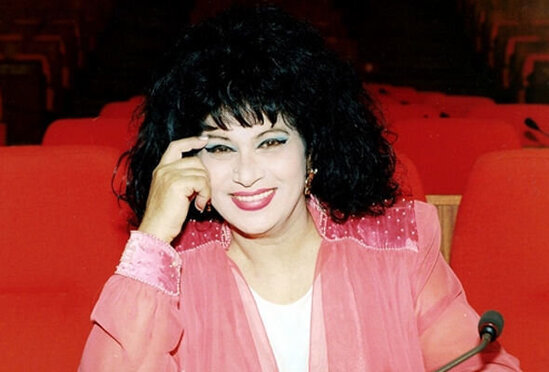 Zeynəb Xanlarovanın EVİNDƏN GÖRÜNTÜLƏR- VİDEO /FOTOLAR