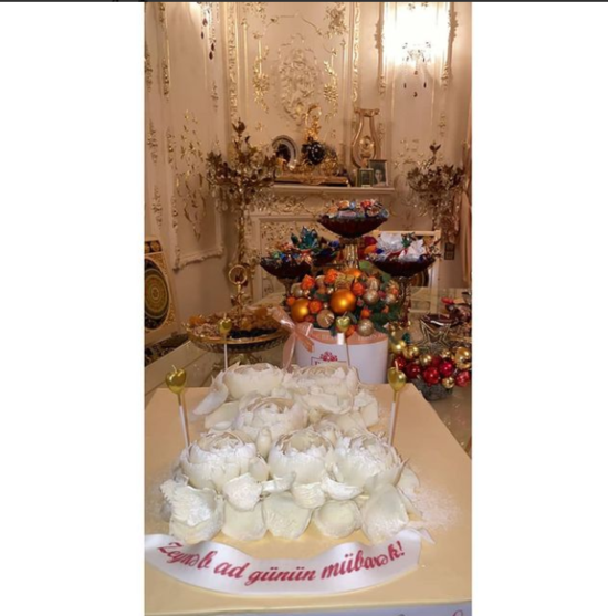 Zeynəb Xanlarovanın EVİNDƏN GÖRÜNTÜLƏR- VİDEO /FOTOLAR